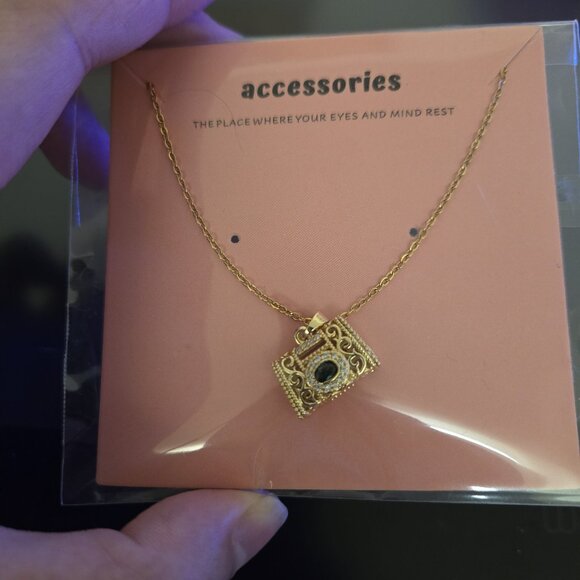 Bag with green stone necklace - Picture 1 of 1